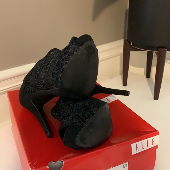 ELLE Woman’s Black Lace Open Toe Shootie Size 8 - Picture 8 of 9